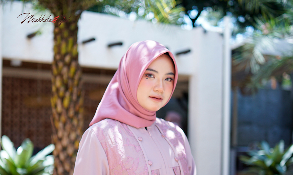 Tampil Beda Ini Inspirasi Gaya Berfoto Yang Keren Untuk Wanita Berhijab Makkata Hijab 6414