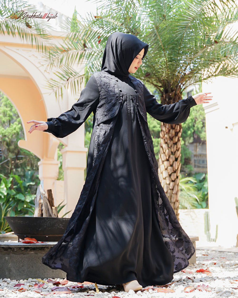 Tampil Beda Ini Inspirasi Gaya Berfoto Yang Keren Untuk Wanita Berhijab Makkata Hijab 9842